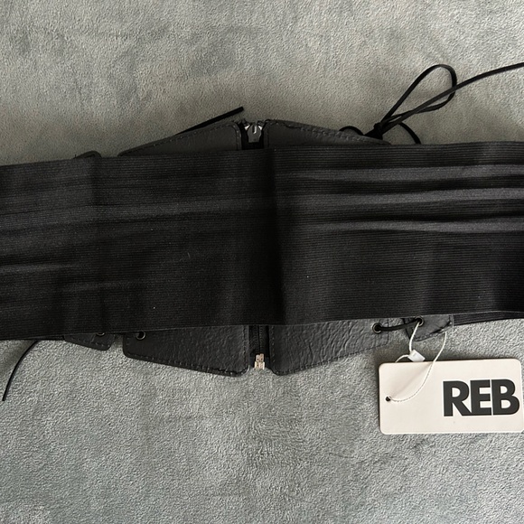 Rebdolls Black Corset Belt with Gold Eyelets - 1x - Picture 3 of 4